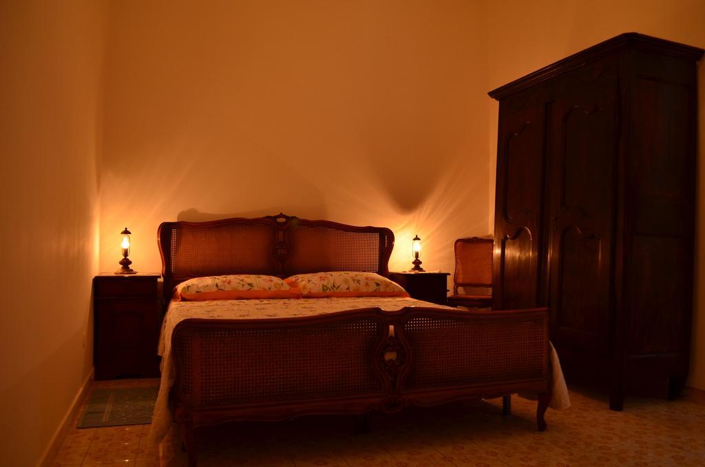 Notte Di Luna Room & Breakfast Oristano Szoba fotó